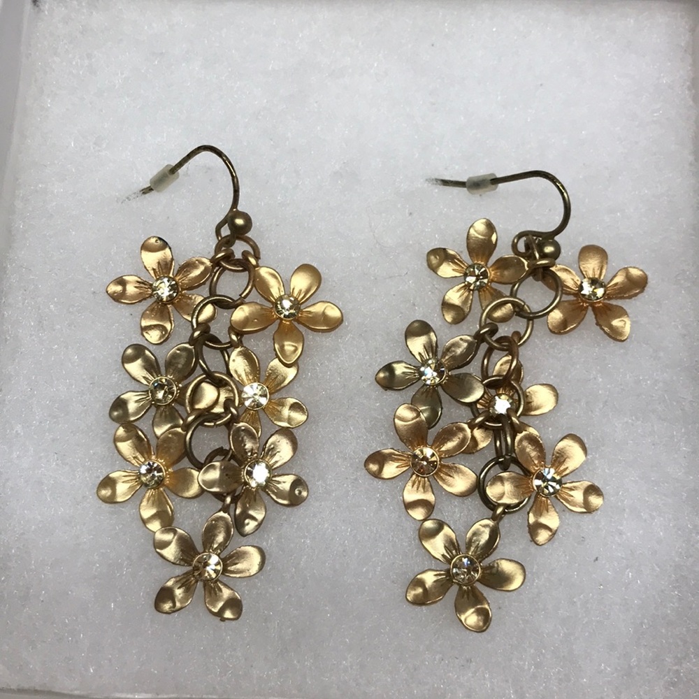 Gold flowers dropping earring